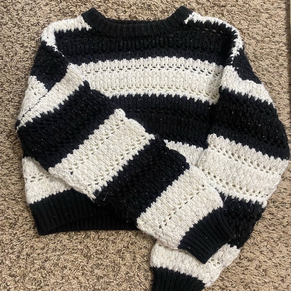 Forever 21 Black and Cream Knit Sweater